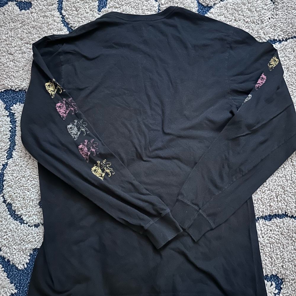 size medium hurley long sleeve w/ cool vintage design 100% cotton - Picture 6 of 6